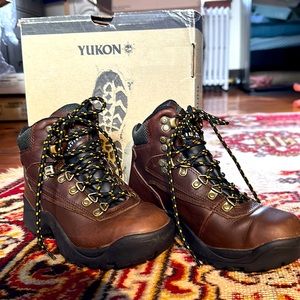 Yukon Women’s Size 6 Brown Hiking Boots NWT Waterproof